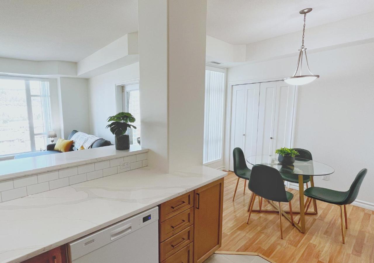 דירות Downtown Waterfront Kelowna Oasis Newly Renovated 2Bed 2Bath מראה חיצוני תמונה