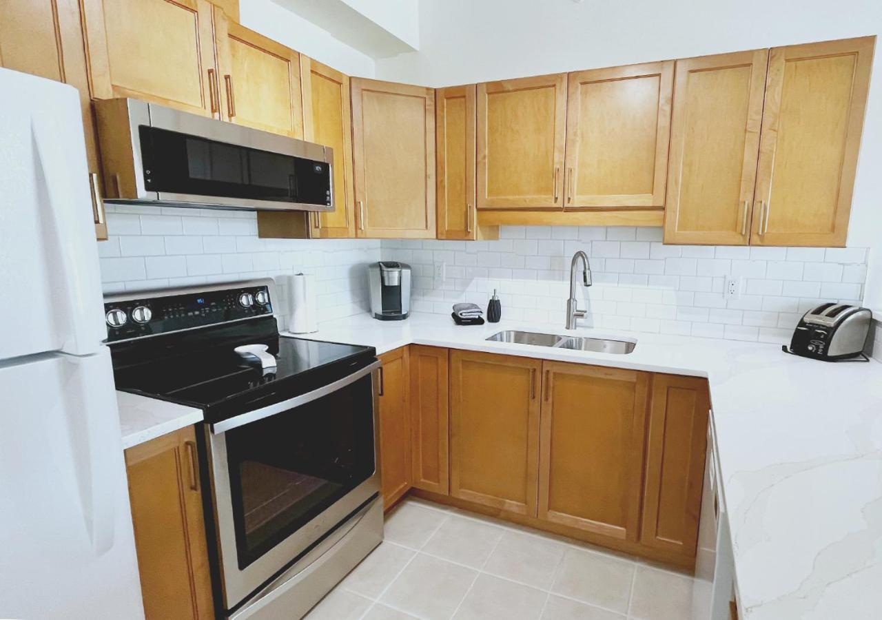 דירות Downtown Waterfront Kelowna Oasis Newly Renovated 2Bed 2Bath מראה חיצוני תמונה