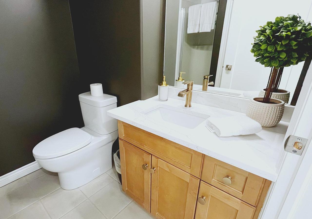 דירות Downtown Waterfront Kelowna Oasis Newly Renovated 2Bed 2Bath מראה חיצוני תמונה